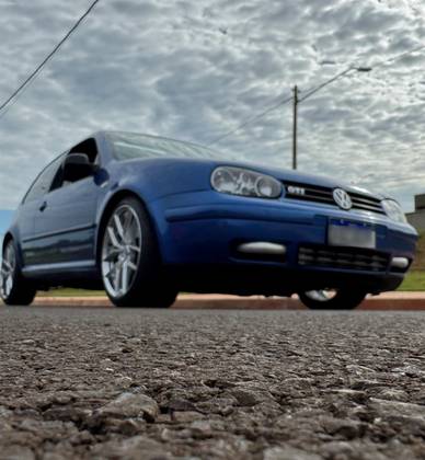 VOLKSWAGEN GOLF 1.8 MI GTI 20V 150CV TURBO GASOLINA 2P AUTOMÁTICO